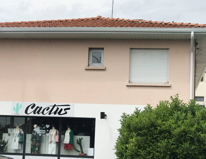 Rénovation des gouttières en aluminium laqué blanc sur la commune de Biscarrosse